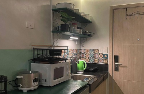Marilao Apartment | Poolside Apartment - Sleeps 4, Ac & Hot Shower