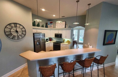 Marineland Acres House | Poolside Beach Living