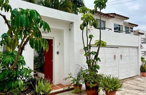 Colonia 5 de Diciembre Apartment | Poolside Casita with Air Conditioning