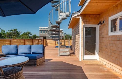 Ocean Bay Park House | Poolside Chic by the Sea