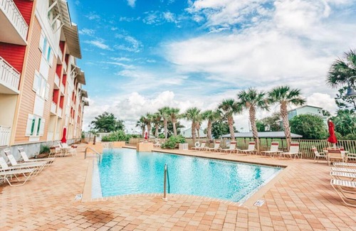 Waterside Village House | Poolside Condo at Waterside