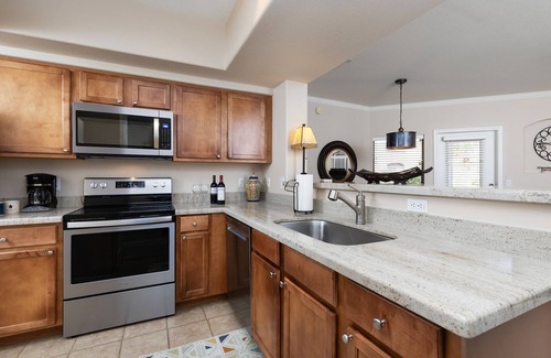 North Scottsdale Condo | Poolside Condo - Prime North Scottsdale - Walk To Shops, Dining And Trails