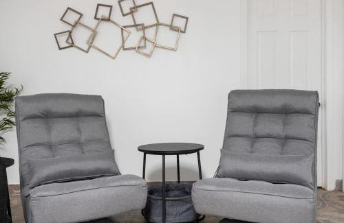 Marquette Heights House | Poolside Palisade - A Fun Family Retreat for 6
