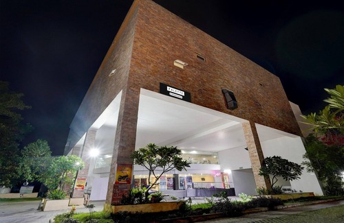 Chennai House | Poolside Retreat Near Sathyabama Chennai