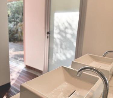 Santarem House | Poolside Suite - Heated Shared Pool-Quinta da BellaVista