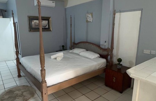 Rodney Bay Hotel | Poolside Suites 5-Mins from the Beach w/AC & Wi-Fi