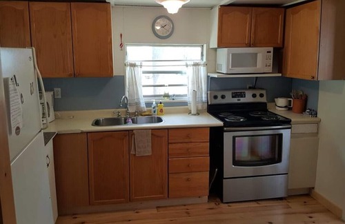 Gravenhurst Cottage | Poppa Tom's Cottage - Kahshe Lake, Ontario, Canada