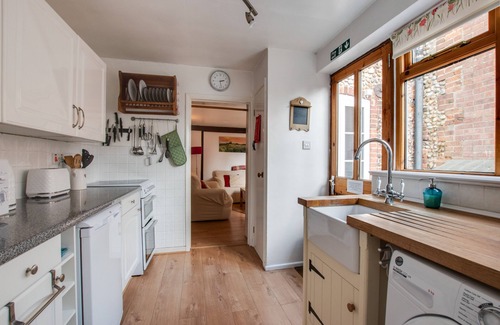 Briston House | Poppy Cottage - Three Bedroom House, Sleeps 5