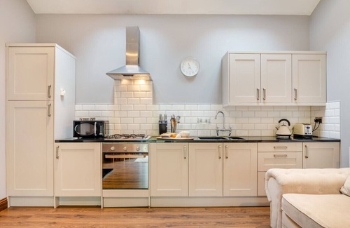 Richmond House | Poppy Lodge - One Bedroom House, Sleeps 2