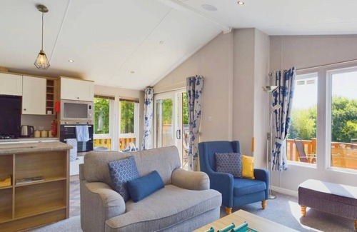 Ryde House | Poppy Lodge perfect for Bird Watching & Stargazing