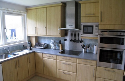 Ullapool Cottage | Popular Comfortable Well Equipped Cottage in Peaceful Ullapool Street w Parking
