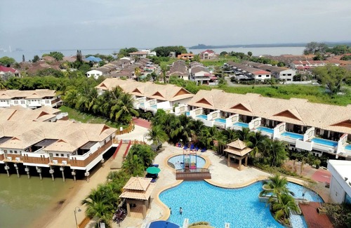 Taman Tanjung Villa | Port Dickson Beach Water Villa Pool