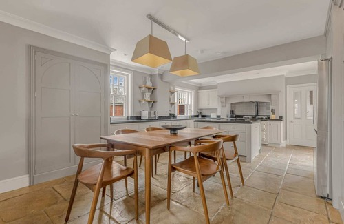 Medbourne House | Port Hill House with Heated Outdoor Pool