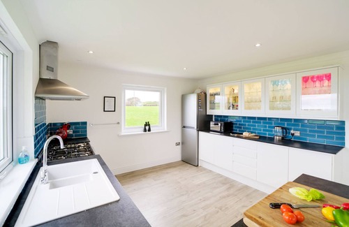 Pendoggett House | Port View House, Pendoggett - Stunning five bedroom house, sea views, parking