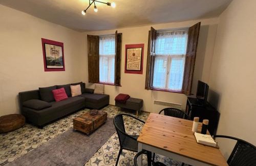 District XXII Apartment | Porta Pink