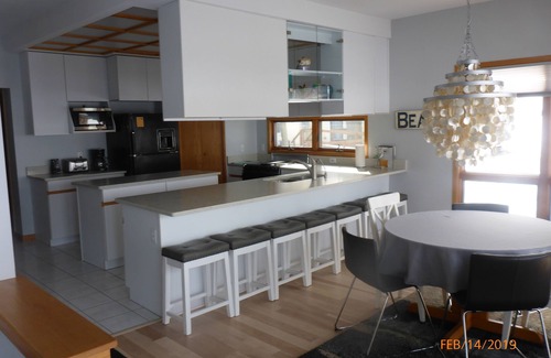 Pinckney House | Portage Lakefront - Great View & Location - 5 Bedrooms - 3 Baths - 2 Car Garage