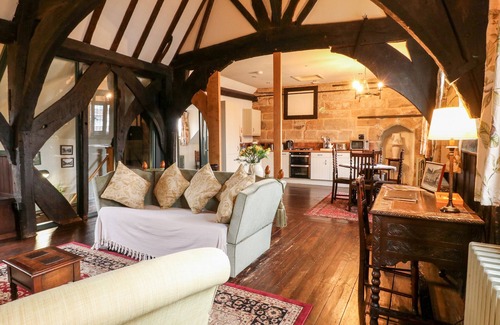 Polesworth Apartment | PORTER'S LODGE, pet friendly, character holiday cottage in Polesworth