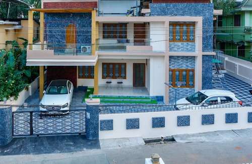 Thrissur House | Posh 7 BHK at BELLJEM Homes inside colony close to city