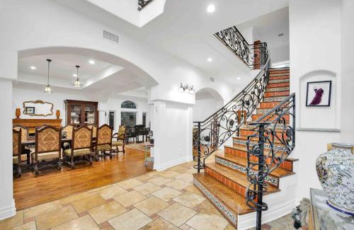 Sherman Oaks House | Posh Estate By Universal Studios
