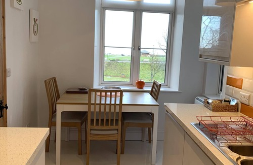 Lynmouth Apartment | POSTMAN’S KNOCK, LYNMOUTH OVERLOOKING THE SEA WITH PRIVATE PARKING