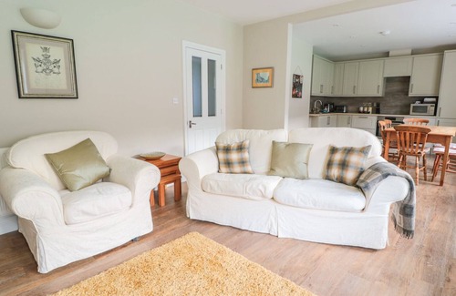 Winchcombe Cottage | POSTMASTER'S LODGING, family friendly, with a garden in Winchcombe