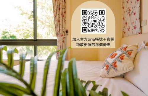Jiji House | Pottery Flower B&B