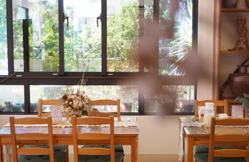Jiji House | Pottery Flower B&B