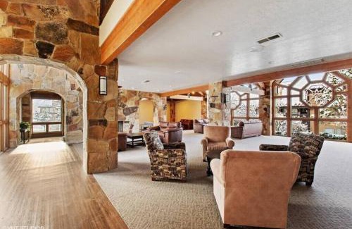 Wolf Creek House | Powder Peak Hideaway