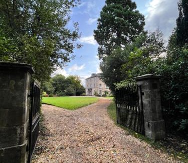 Tillicoultry Apartment | Powis House Mid Cottage