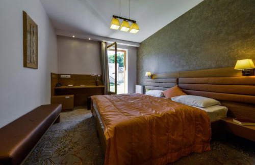Alsopeteny House | Prónay-kastély