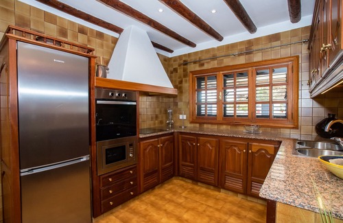 Playa del Cable Ski Chalet | Private pool, FREE WIFI and tranquility 150 m from the beach