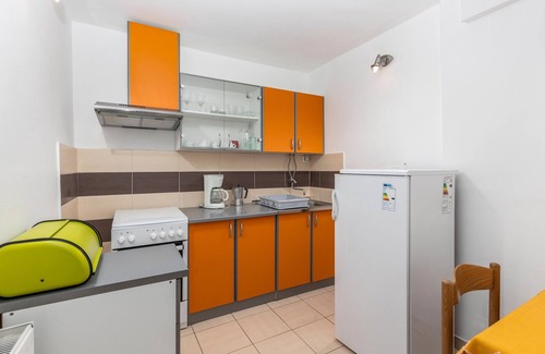 Buzdohanj Apartment | Practical and cozy vacation apartment with terrace.