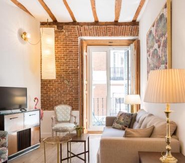 Huertas Apartment | Prado Santa Ana 2BD/2BA