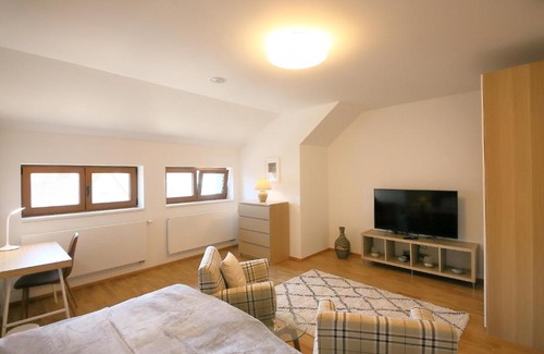 Hostivar Apartment | Prague Expat House