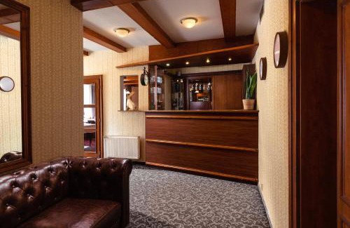 Suchdol Hotel | Prague Hotel Carl Inn restaurant & Free Parking