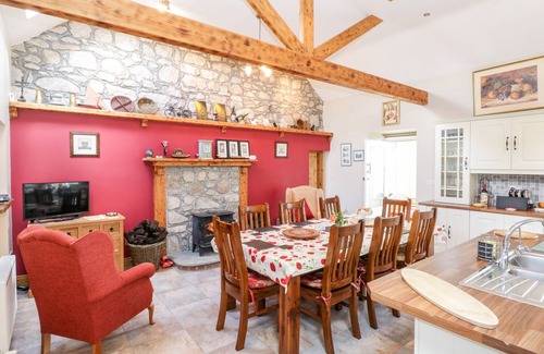 Lettermore Cottage | PRAGUE HOUSE, family friendly in Lettermore, County Galway