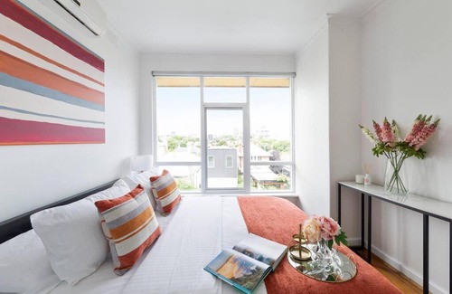 Windsor Apartment | Prahran Chic & Cozy Retreat