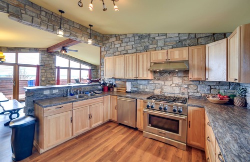 Garden House | Prairie-Style Home on Garden Bay w/Deck + Hot Tub