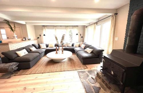 Prattsville Villa | Prattvilla -Catskill -Mountain Escape 5 BR ,3 bath with Hot tub