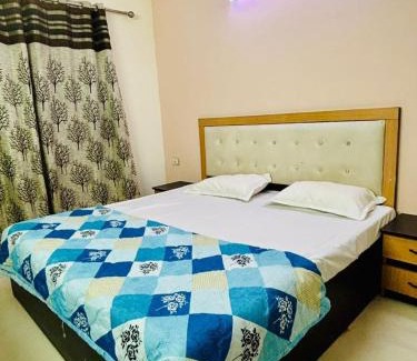 Vrindavan Apartment | premanand maharj Darsan marg