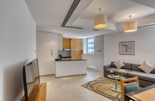 Umm Suqeim 3 Apartment | Premier 1 BR at Al Thanyah Street, Barsha Heights