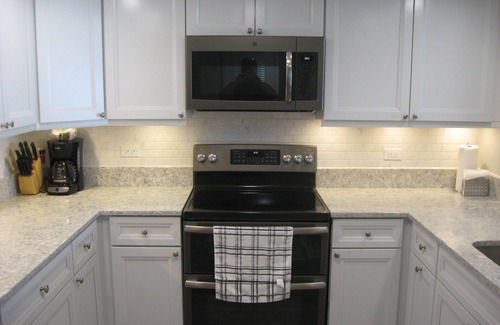 Briarcliffe Acres Condo | Premier-2BR/2BA-Southern View-High End Remodel-Lavish Kitchen & Baths + Locker!