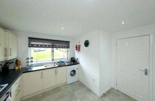 Rosyth Apartment | Premier Apt - Bridge View-Rosyth