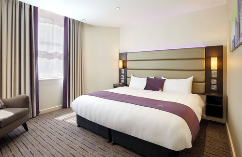 Faversham Hotel | Premier Inn Faversham