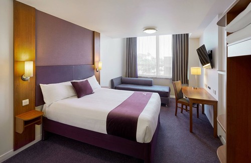 Huddersfield Hotel | Premier Inn Huddersfield Central