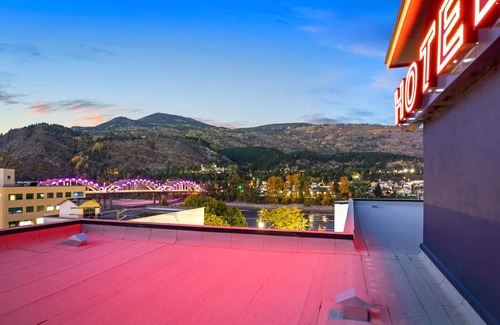 Trail Apartment | Premier King Room - Suite - 1 King