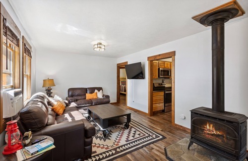 West Glacier Cabin | Premier Location-The Cozy West Glacier Cabin