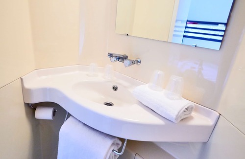 La Couronne Hotel | Premiere Classe Angouleme Sud-La Couronne