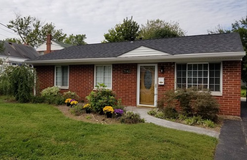 Roselawn Finance House | PremierStay Charming 3-bedroom house in Kenwood