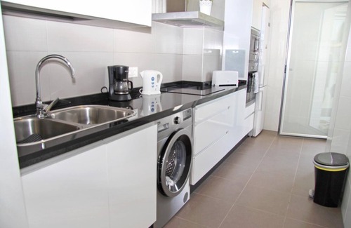 Figares Apartment | Premium Apartment with Terrace and Pool - Ciencias Forum Granada